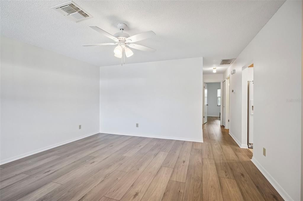 For Sale: $129,000 (2 beds, 2 baths, 984 Square Feet)