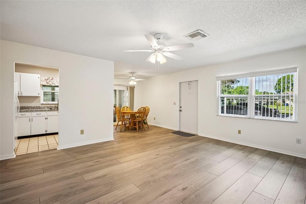 For Sale: $129,000 (2 beds, 2 baths, 984 Square Feet)