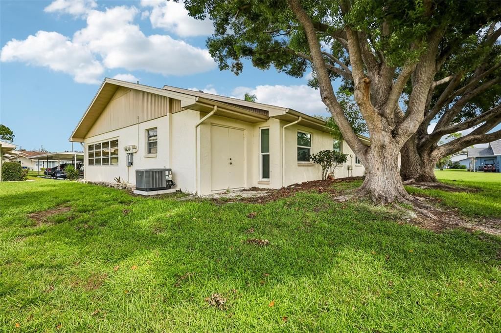 For Sale: $129,000 (2 beds, 2 baths, 984 Square Feet)