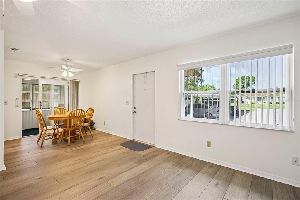 For Sale: $129,000 (2 beds, 2 baths, 984 Square Feet)
