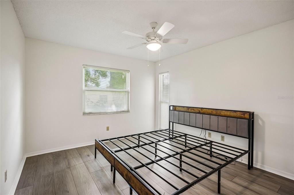 For Sale: $129,000 (2 beds, 2 baths, 984 Square Feet)