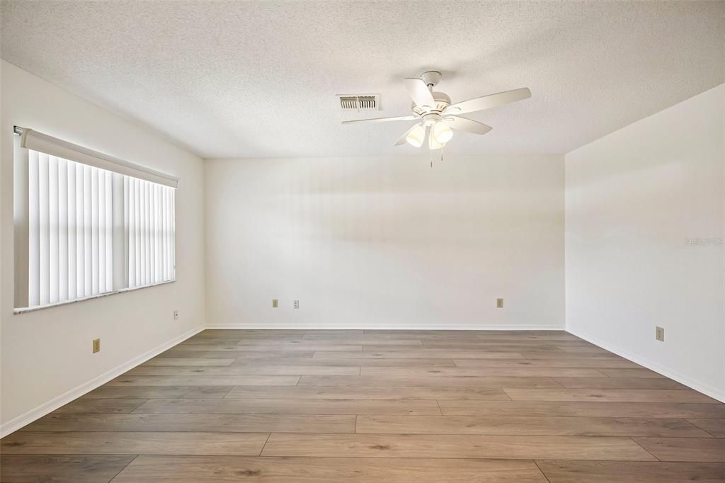 For Sale: $129,000 (2 beds, 2 baths, 984 Square Feet)