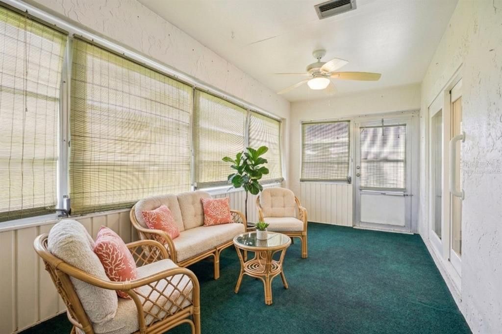 For Sale: $129,000 (2 beds, 2 baths, 984 Square Feet)