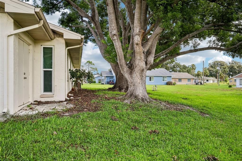 For Sale: $129,000 (2 beds, 2 baths, 984 Square Feet)
