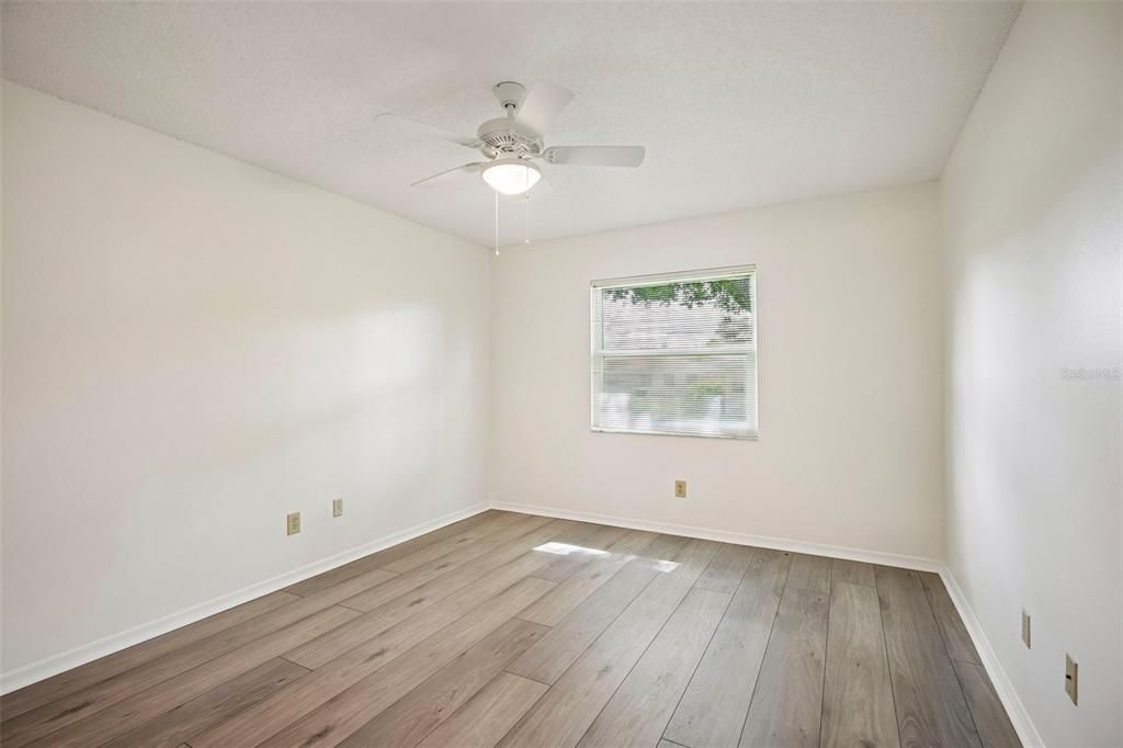 For Sale: $129,000 (2 beds, 2 baths, 984 Square Feet)