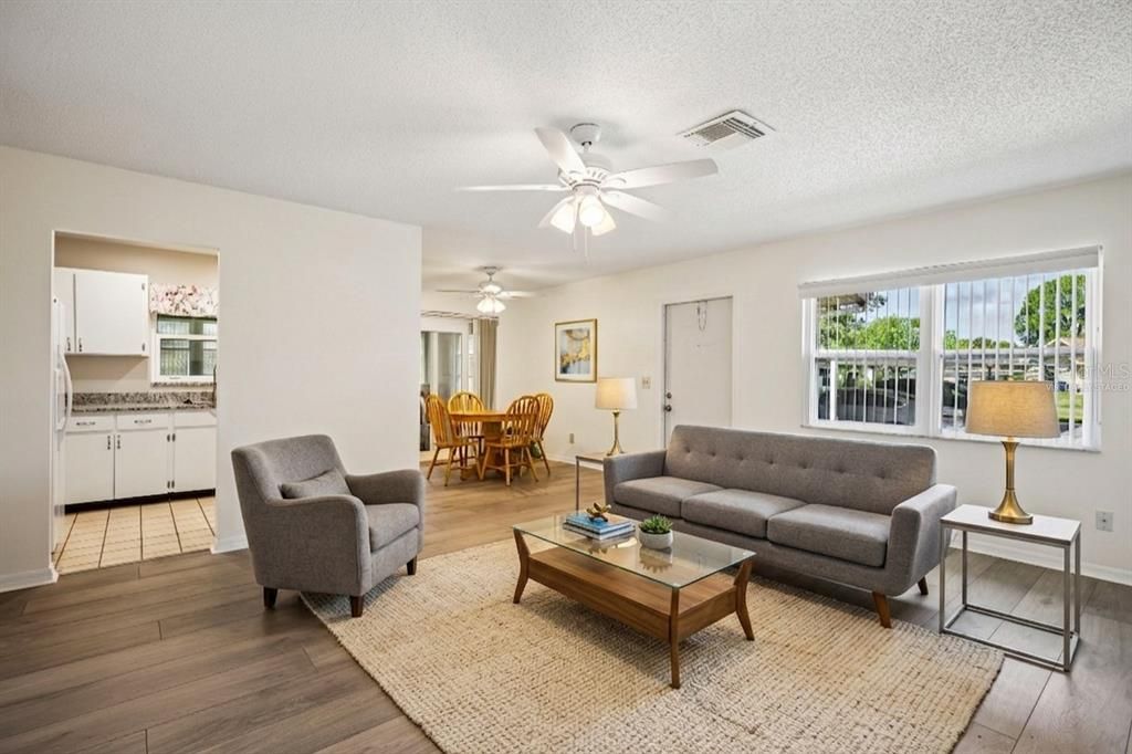 For Sale: $129,000 (2 beds, 2 baths, 984 Square Feet)
