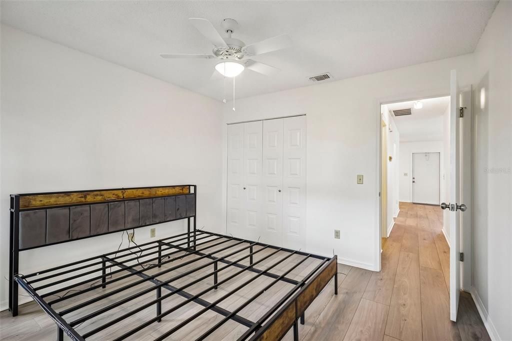 For Sale: $129,000 (2 beds, 2 baths, 984 Square Feet)