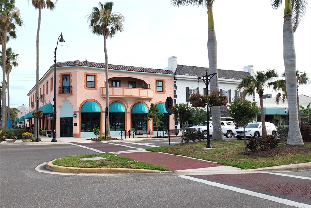For Sale: $215,000 (3 beds, 2 baths, 1054 Square Feet)