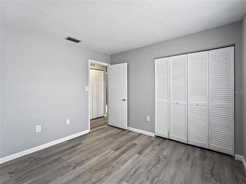 For Sale: $215,000 (3 beds, 2 baths, 1054 Square Feet)