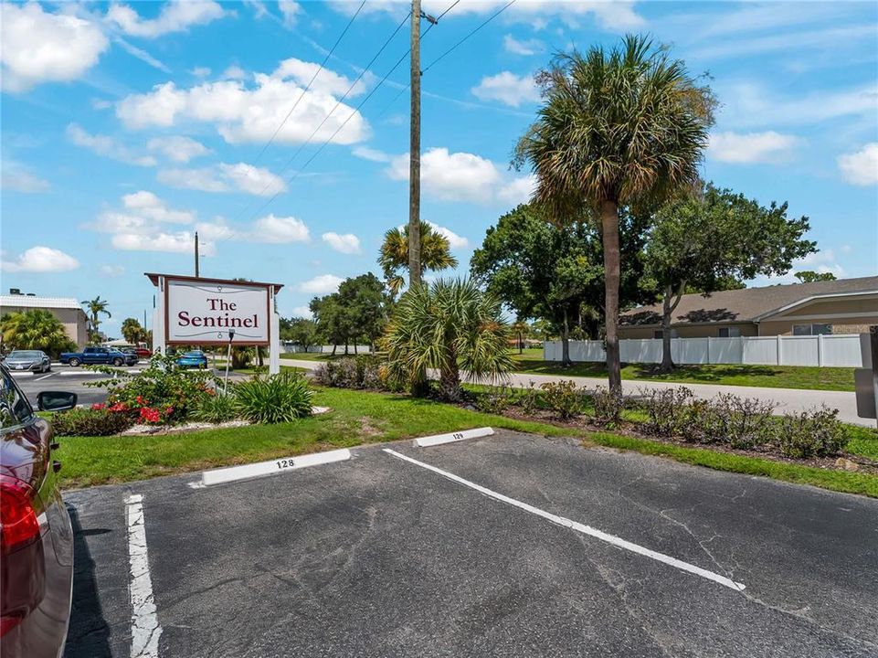 For Sale: $215,000 (3 beds, 2 baths, 1054 Square Feet)