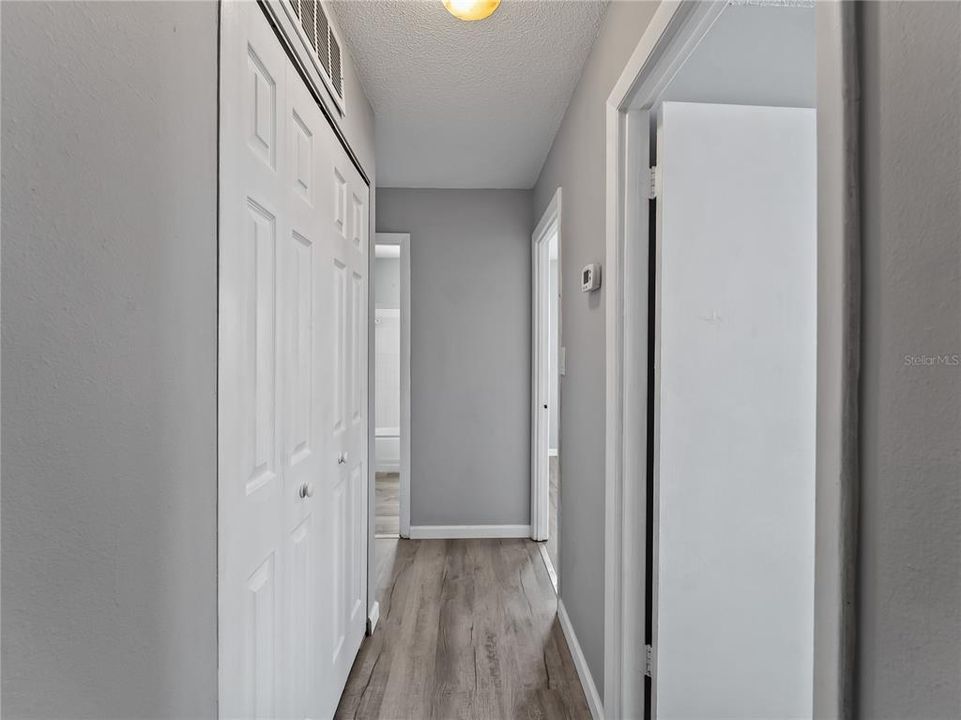 For Sale: $215,000 (3 beds, 2 baths, 1054 Square Feet)