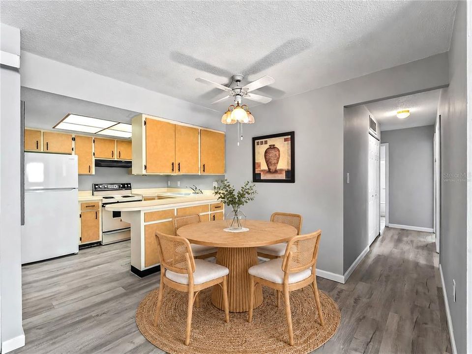 For Sale: $215,000 (3 beds, 2 baths, 1054 Square Feet)