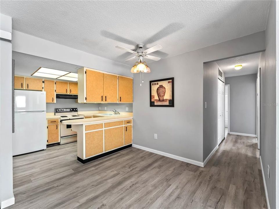 For Sale: $215,000 (3 beds, 2 baths, 1054 Square Feet)