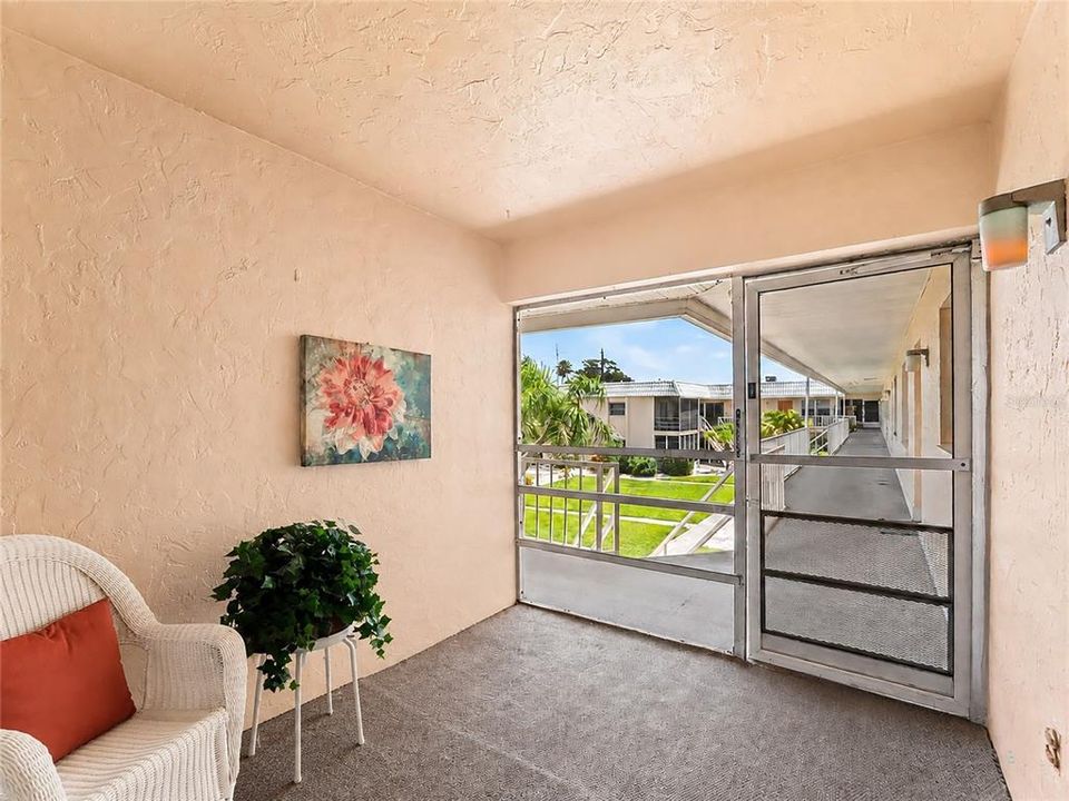 For Sale: $215,000 (3 beds, 2 baths, 1054 Square Feet)