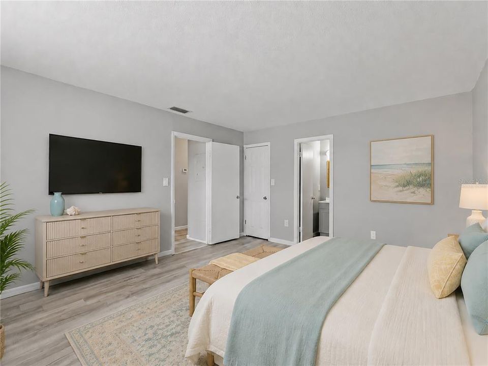 For Sale: $215,000 (3 beds, 2 baths, 1054 Square Feet)