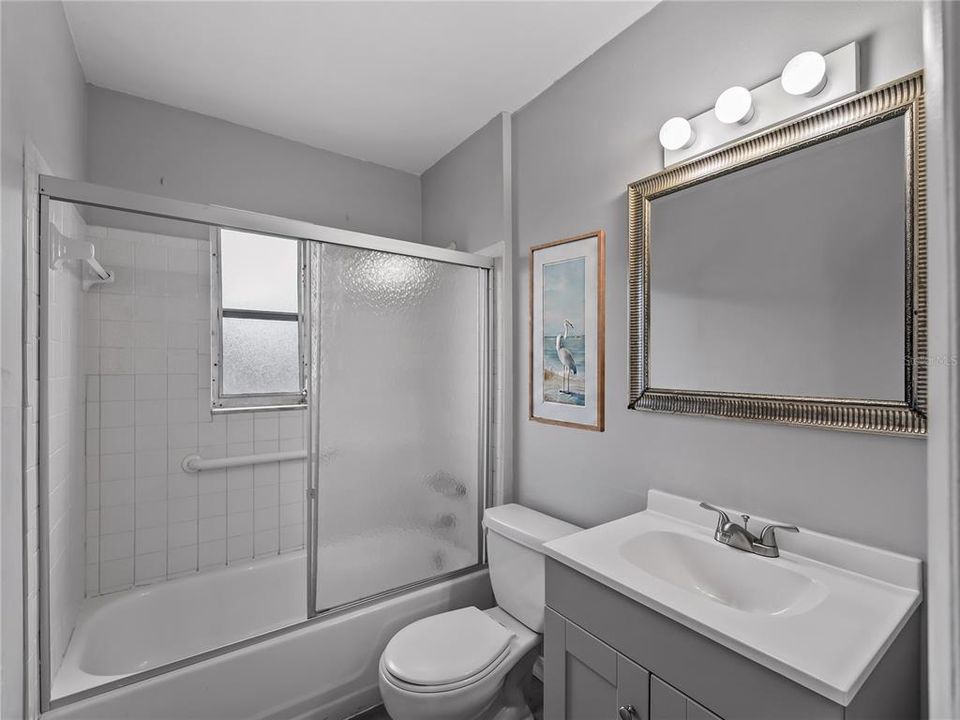 For Sale: $215,000 (3 beds, 2 baths, 1054 Square Feet)