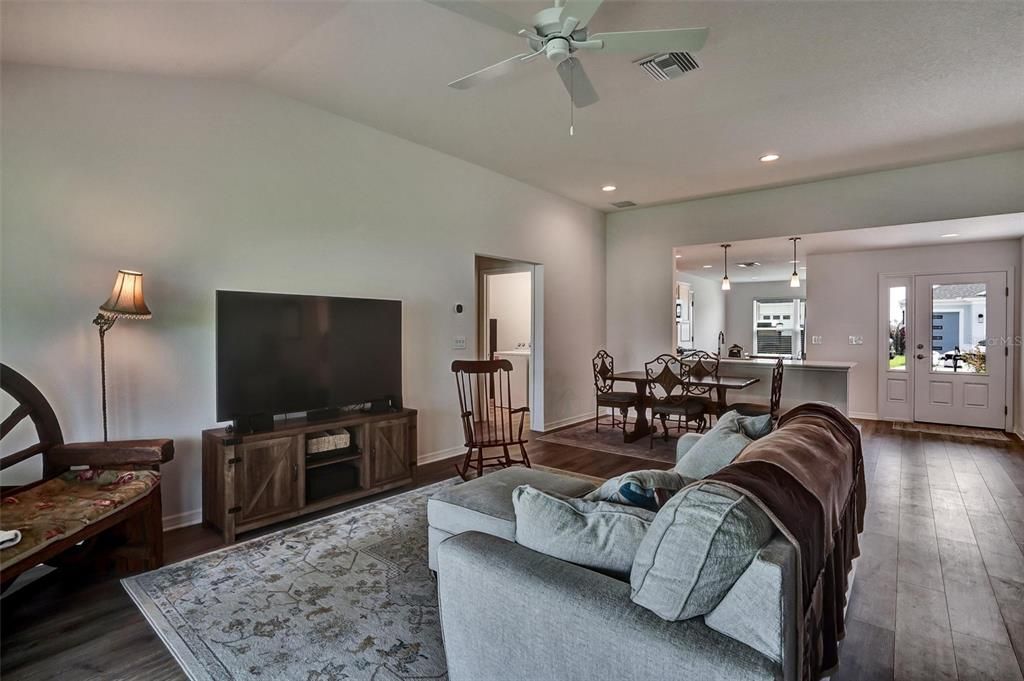 For Sale: $379,900 (3 beds, 2 baths, 1574 Square Feet)