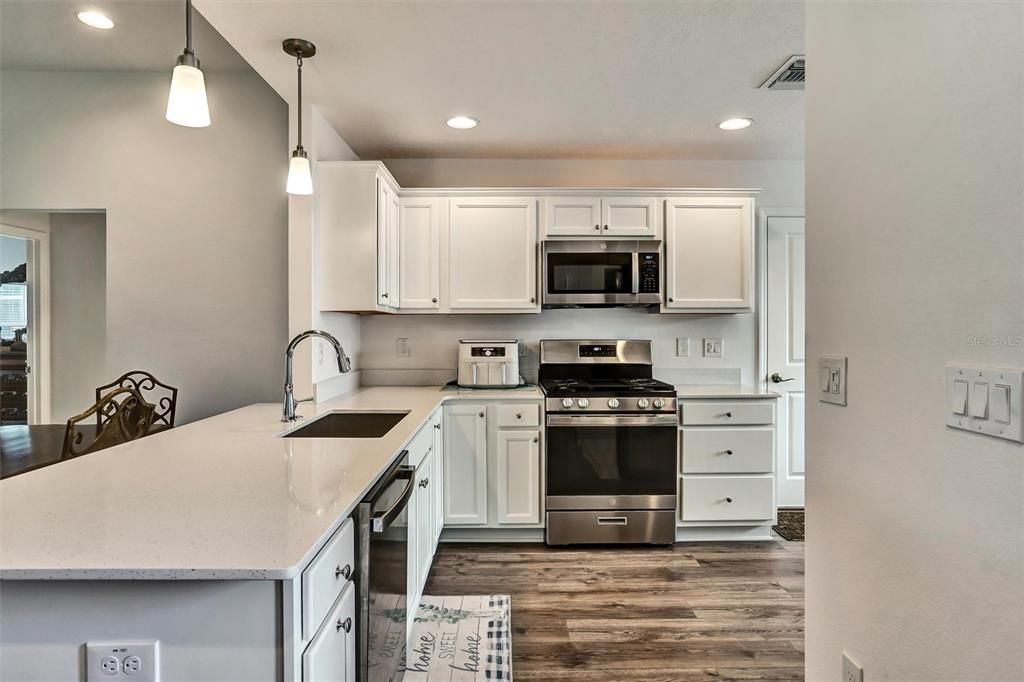 For Sale: $379,900 (3 beds, 2 baths, 1574 Square Feet)