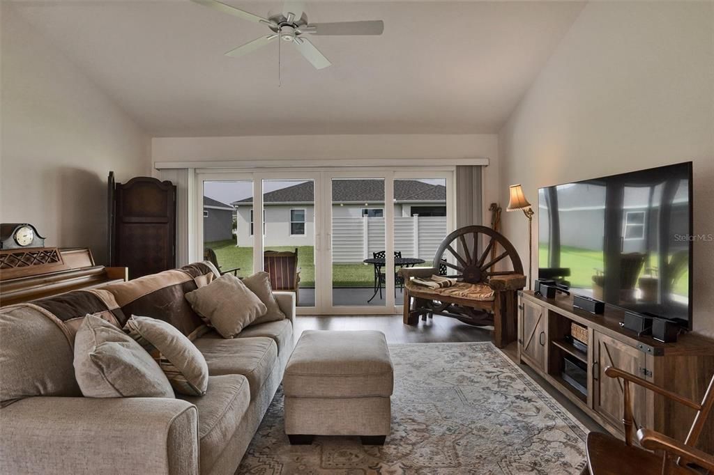 For Sale: $379,900 (3 beds, 2 baths, 1574 Square Feet)