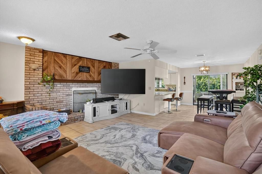 For Sale: $409,000 (3 beds, 2 baths, 1556 Square Feet)