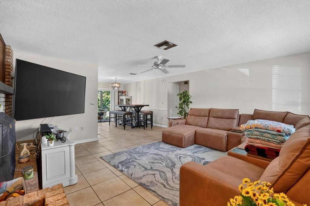 For Sale: $409,000 (3 beds, 2 baths, 1556 Square Feet)