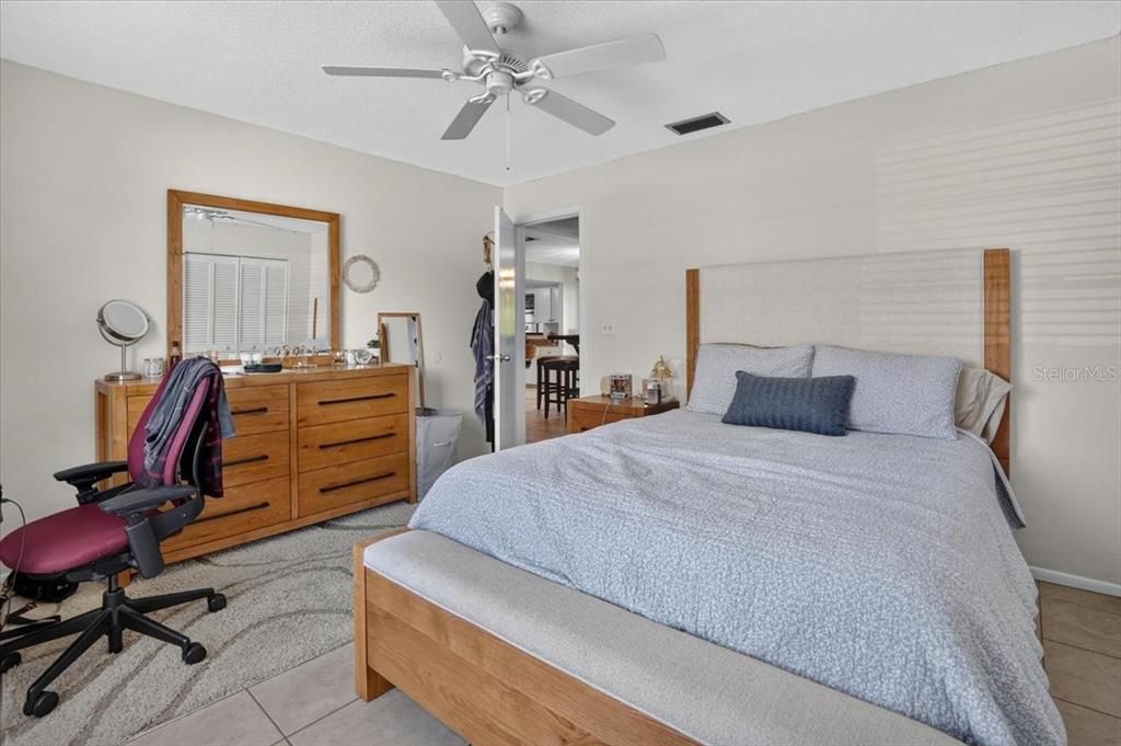 For Sale: $409,000 (3 beds, 2 baths, 1556 Square Feet)