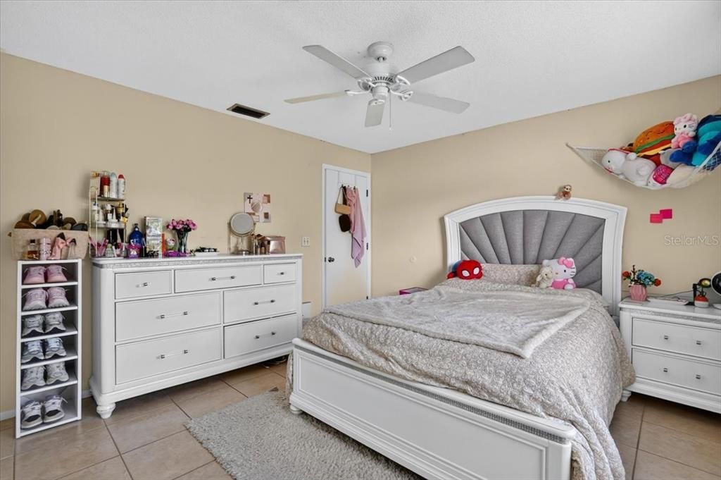 For Sale: $409,000 (3 beds, 2 baths, 1556 Square Feet)