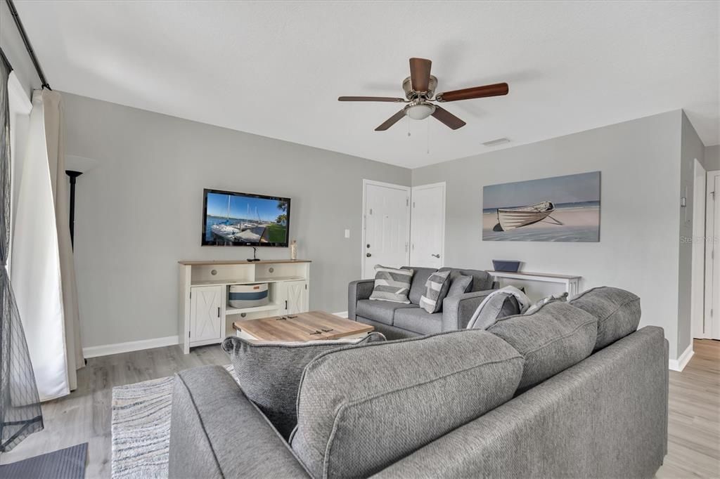 For Rent: $2,300 (2 beds, 1 baths, 825 Square Feet)