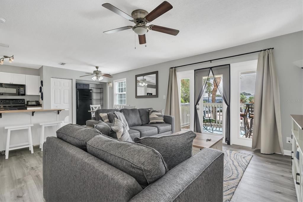 For Rent: $2,300 (2 beds, 1 baths, 825 Square Feet)