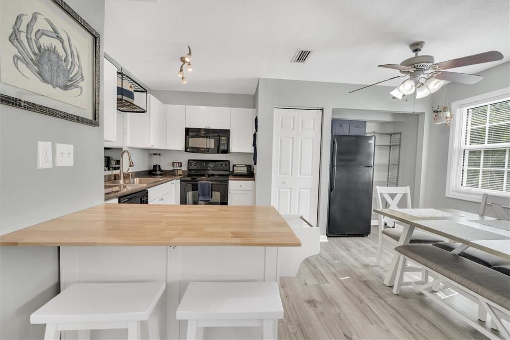 For Rent: $2,300 (2 beds, 1 baths, 825 Square Feet)