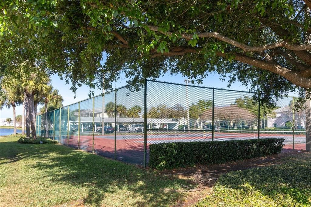 For Rent: $2,300 (2 beds, 1 baths, 825 Square Feet)