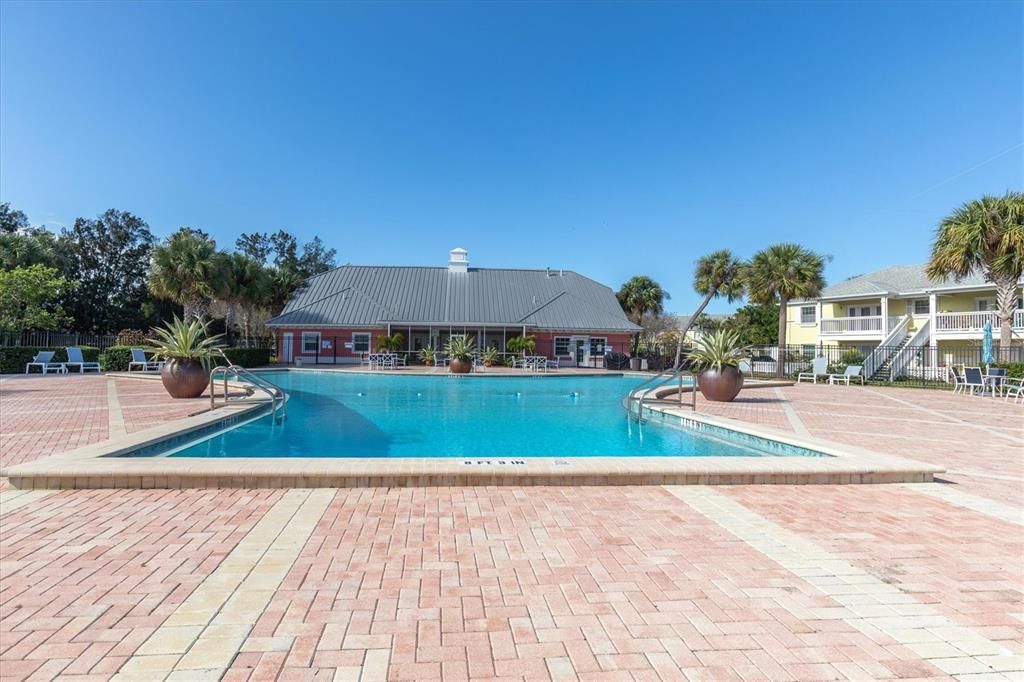 For Rent: $2,300 (2 beds, 1 baths, 825 Square Feet)