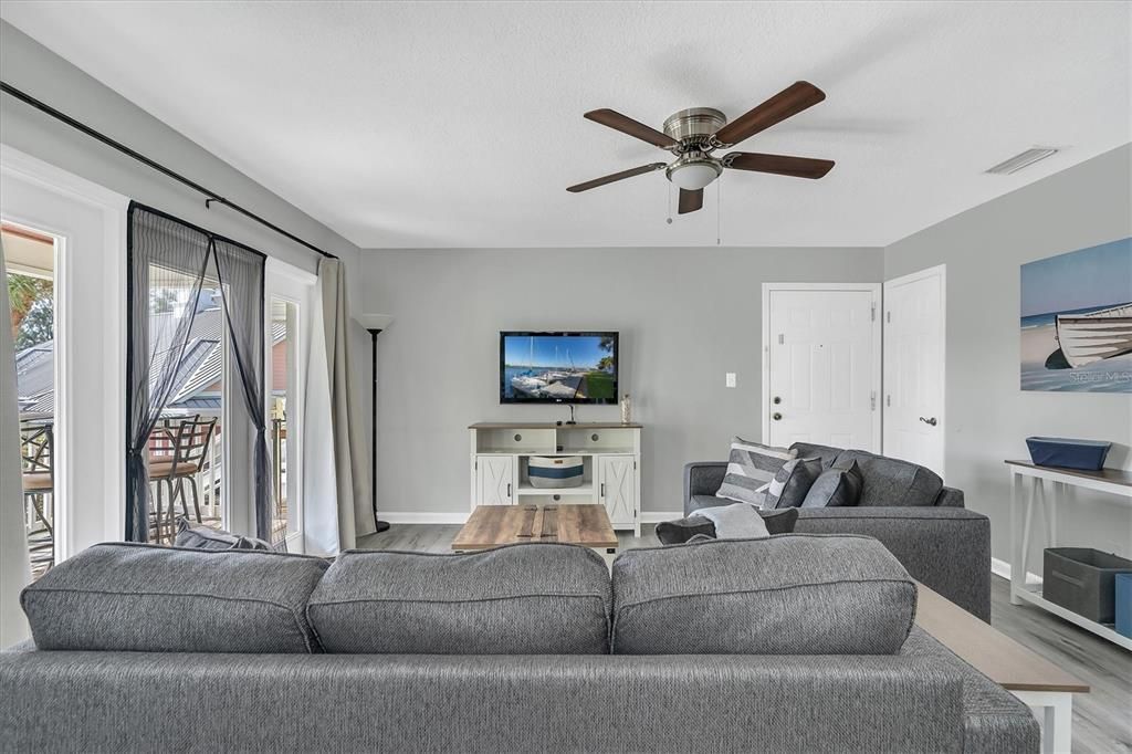 For Rent: $2,300 (2 beds, 1 baths, 825 Square Feet)