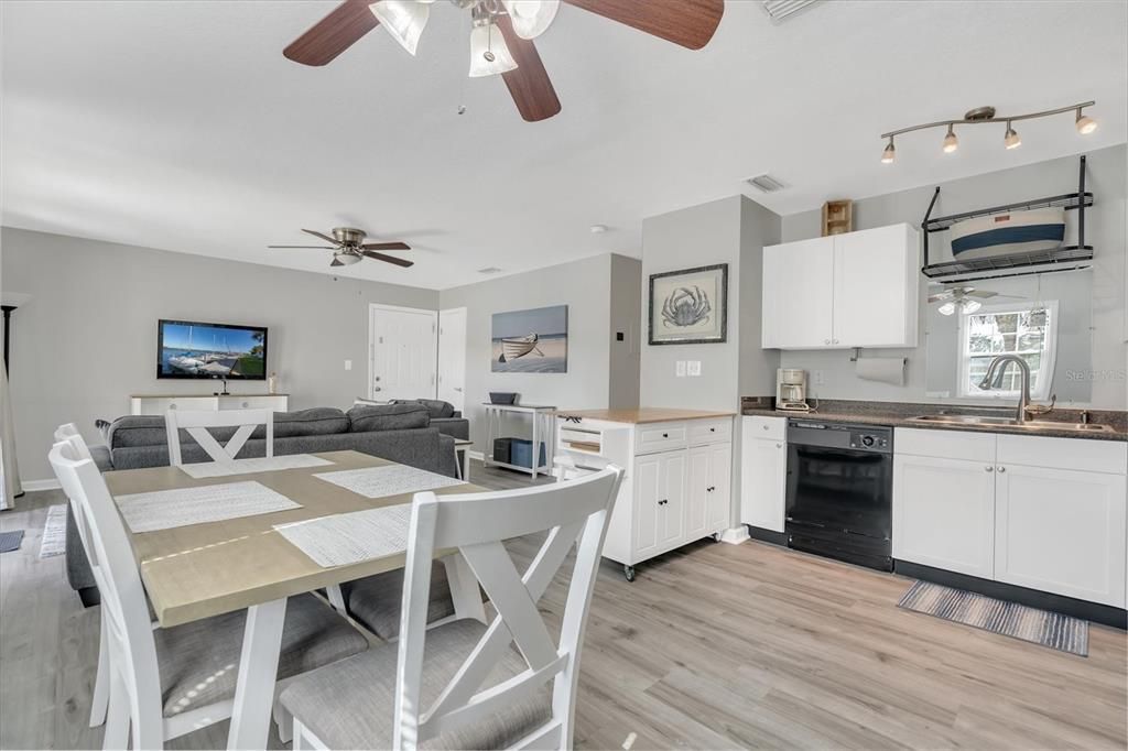 For Rent: $2,300 (2 beds, 1 baths, 825 Square Feet)