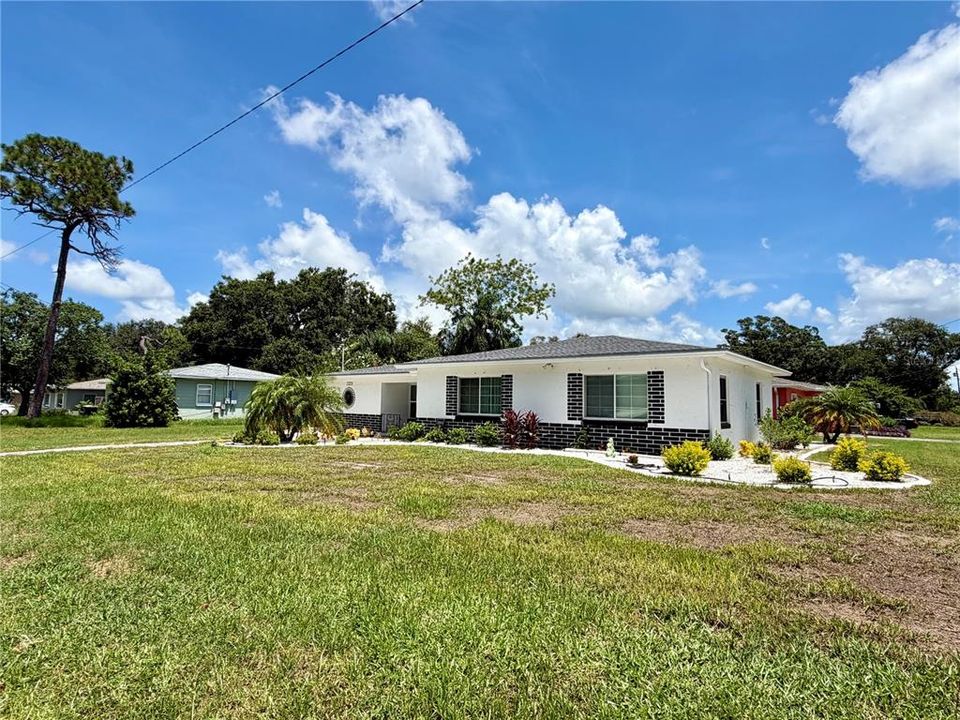 For Rent: $2,200 (2 beds, 2 baths, 1417 Square Feet)