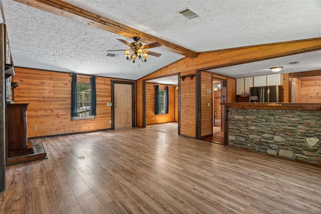 На продажу: $169,900 (3 спален, 2 ванн, 1248 Квадратных фут)