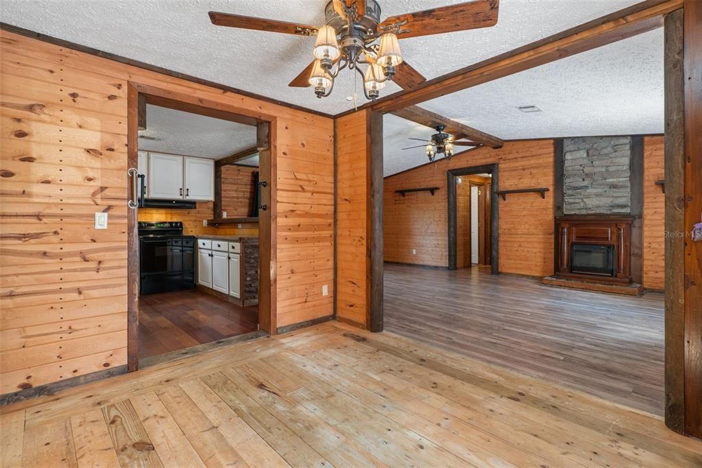 На продажу: $169,900 (3 спален, 2 ванн, 1248 Квадратных фут)