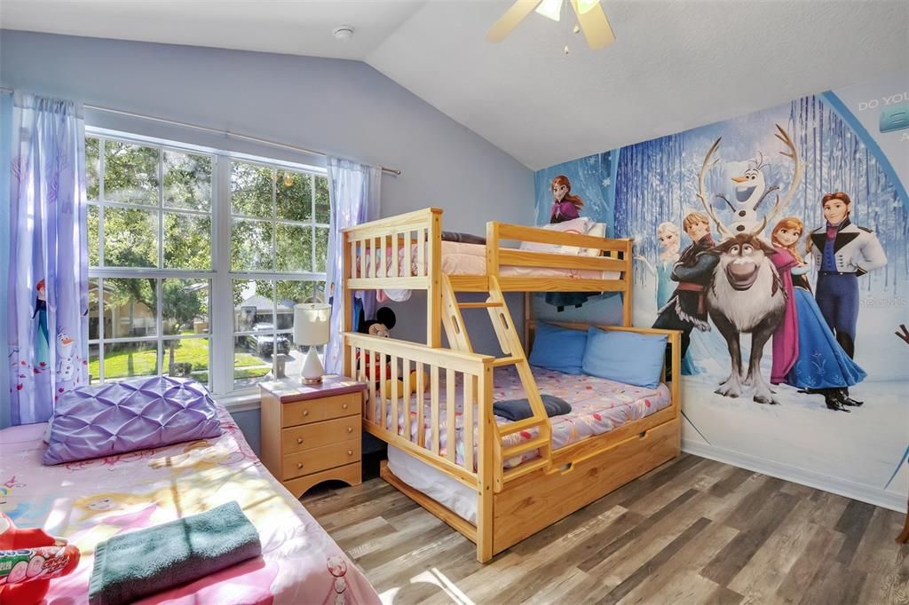 В аренду: $3,700 (5 спален, 3 ванн, 2282 Квадратных фут)