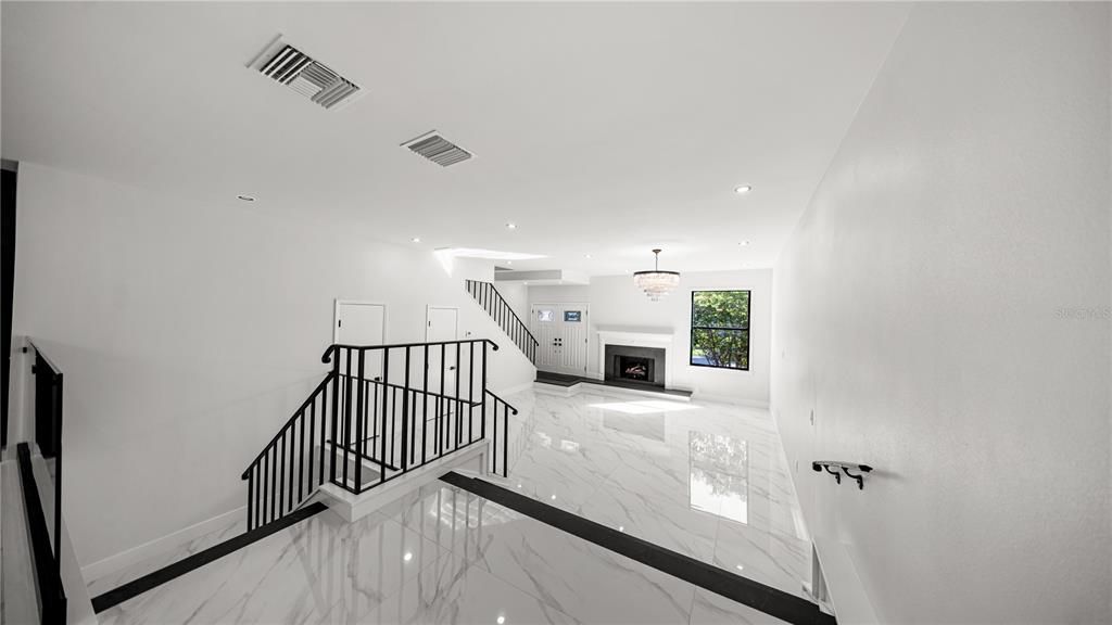 En Venta: $1,099,000 (2 camas, 2 baños, 2156 Pies cuadrados)