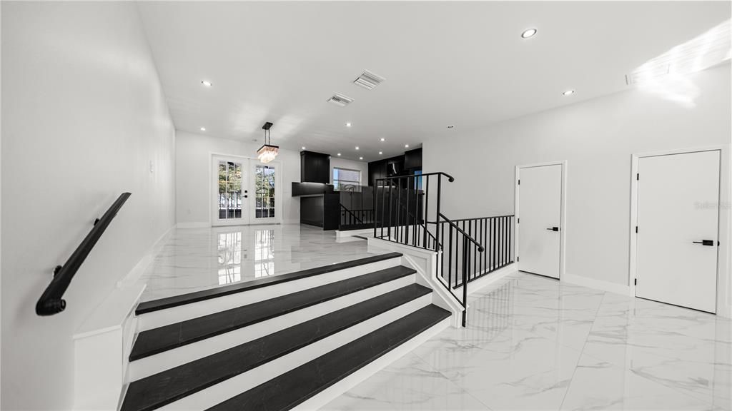 En Venta: $1,099,000 (2 camas, 2 baños, 2156 Pies cuadrados)