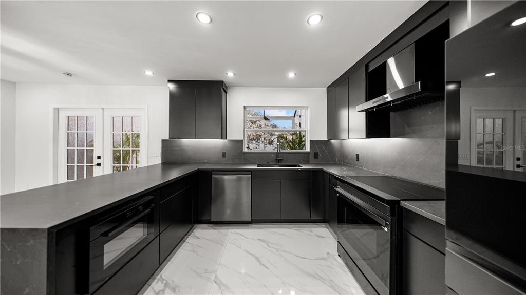 En Venta: $1,099,000 (2 camas, 2 baños, 2156 Pies cuadrados)