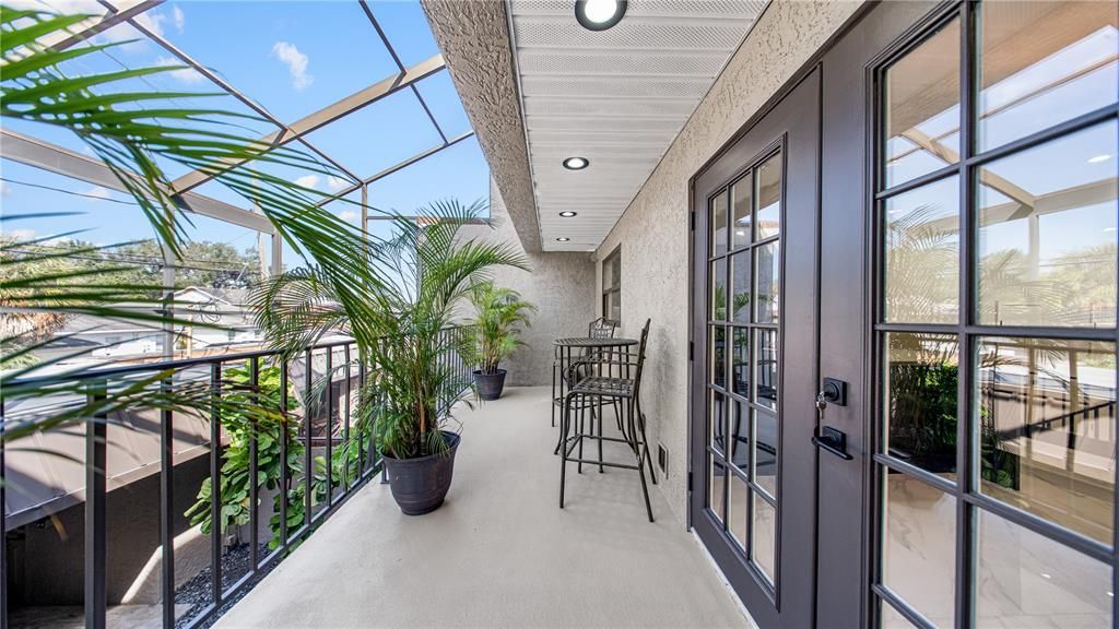 En Venta: $1,099,000 (2 camas, 2 baños, 2156 Pies cuadrados)