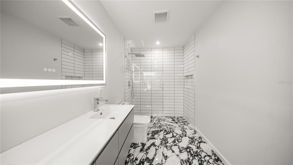 En Venta: $1,099,000 (2 camas, 2 baños, 2156 Pies cuadrados)