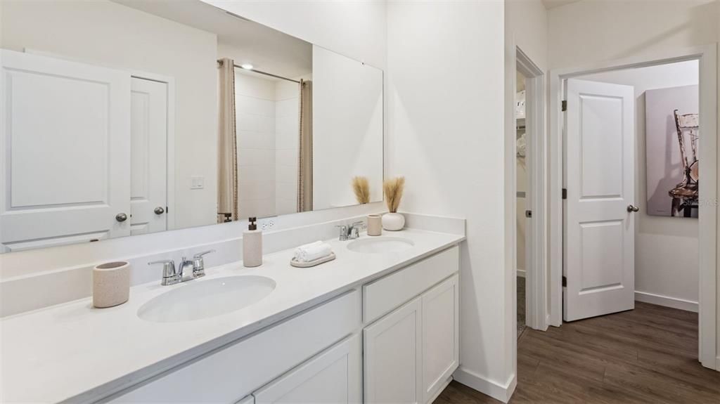 En Venta: $446,990 (5 camas, 3 baños, 2077 Pies cuadrados)