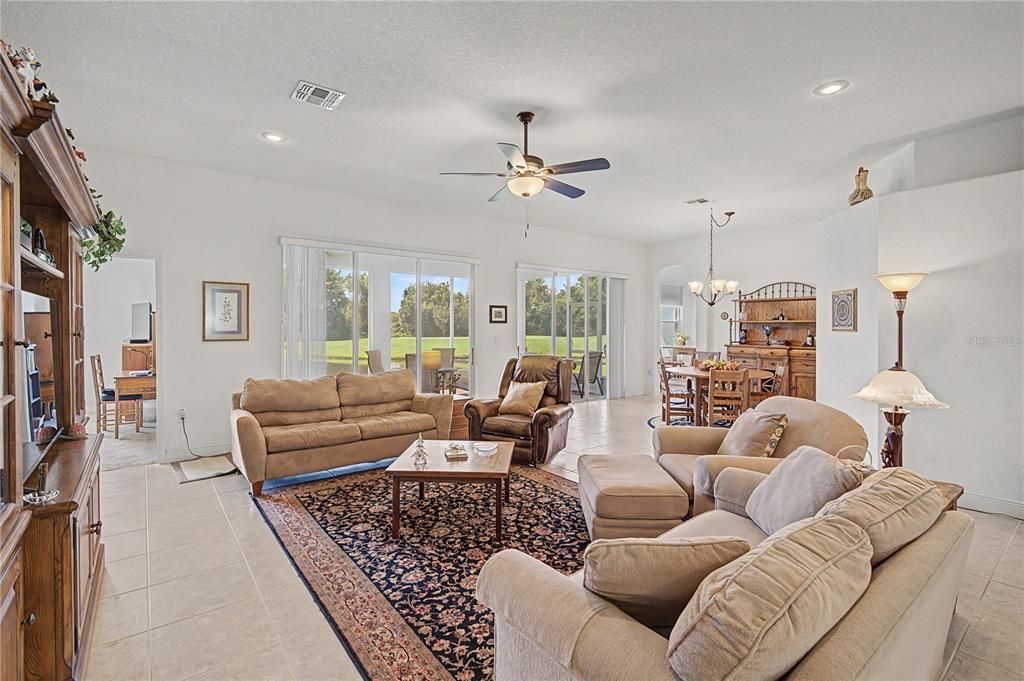 For Sale: $410,000 (3 beds, 2 baths, 1819 Square Feet)