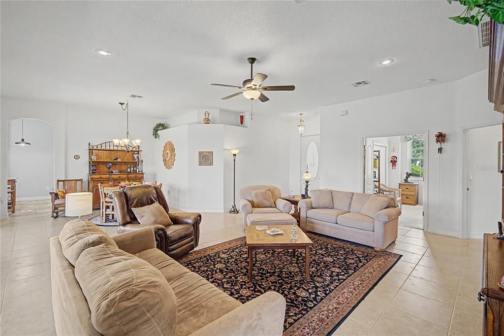 For Sale: $410,000 (3 beds, 2 baths, 1819 Square Feet)