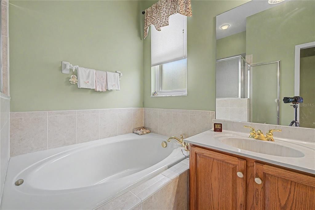 For Sale: $410,000 (3 beds, 2 baths, 1819 Square Feet)