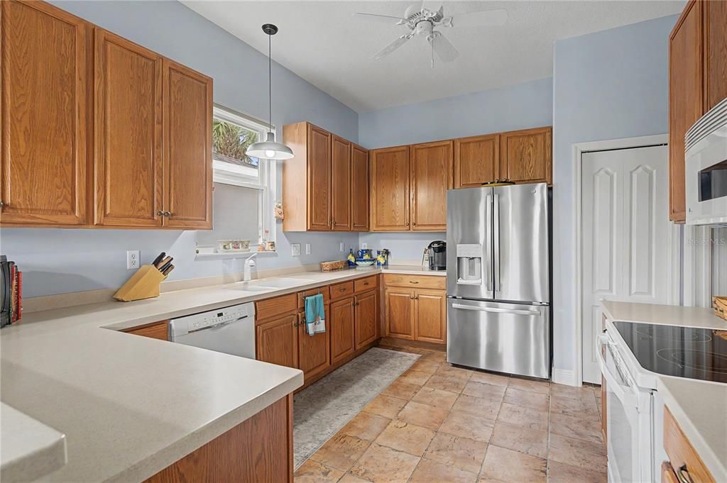 For Sale: $410,000 (3 beds, 2 baths, 1819 Square Feet)