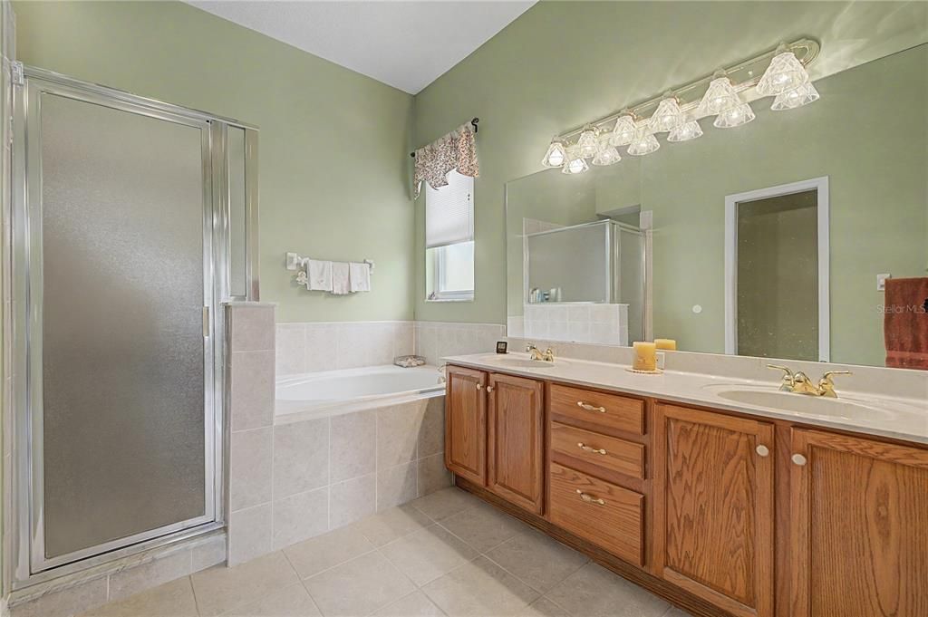 For Sale: $410,000 (3 beds, 2 baths, 1819 Square Feet)