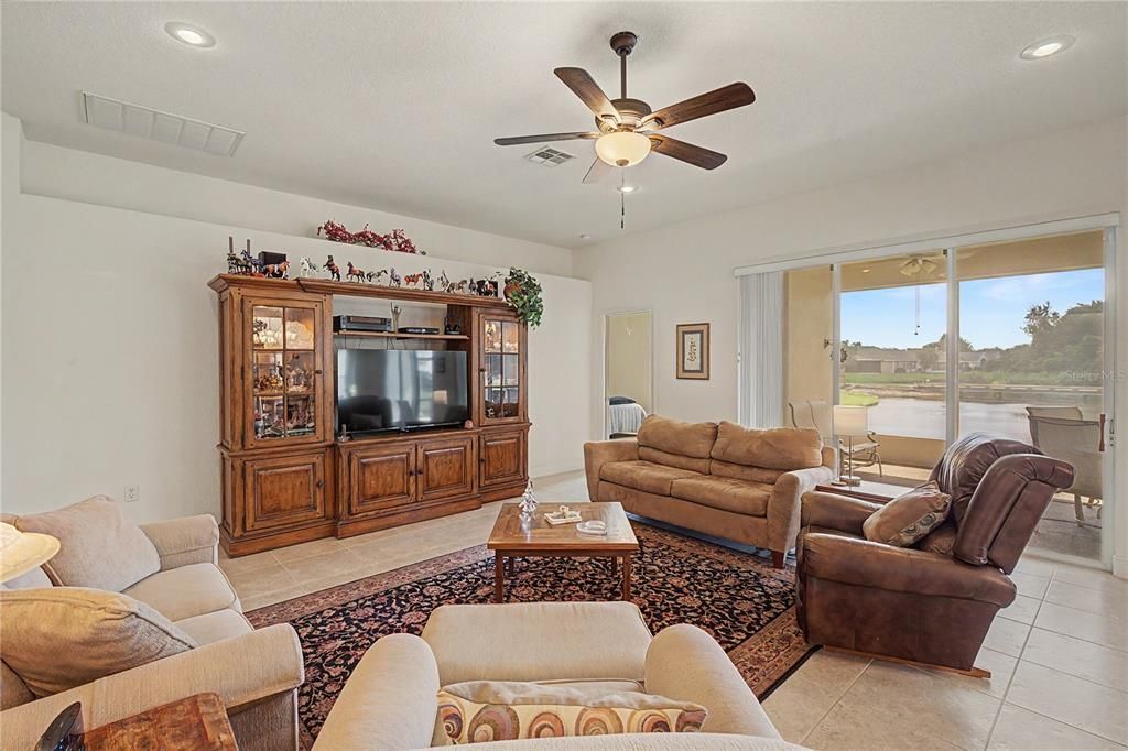 For Sale: $410,000 (3 beds, 2 baths, 1819 Square Feet)